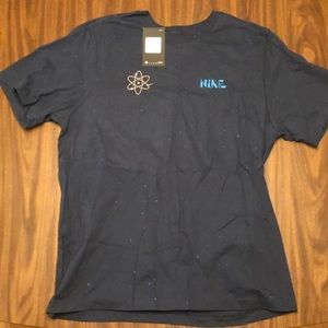 NIKE LIFE ON MARS AOP NIKE OBSIDIAN TEE LARGE